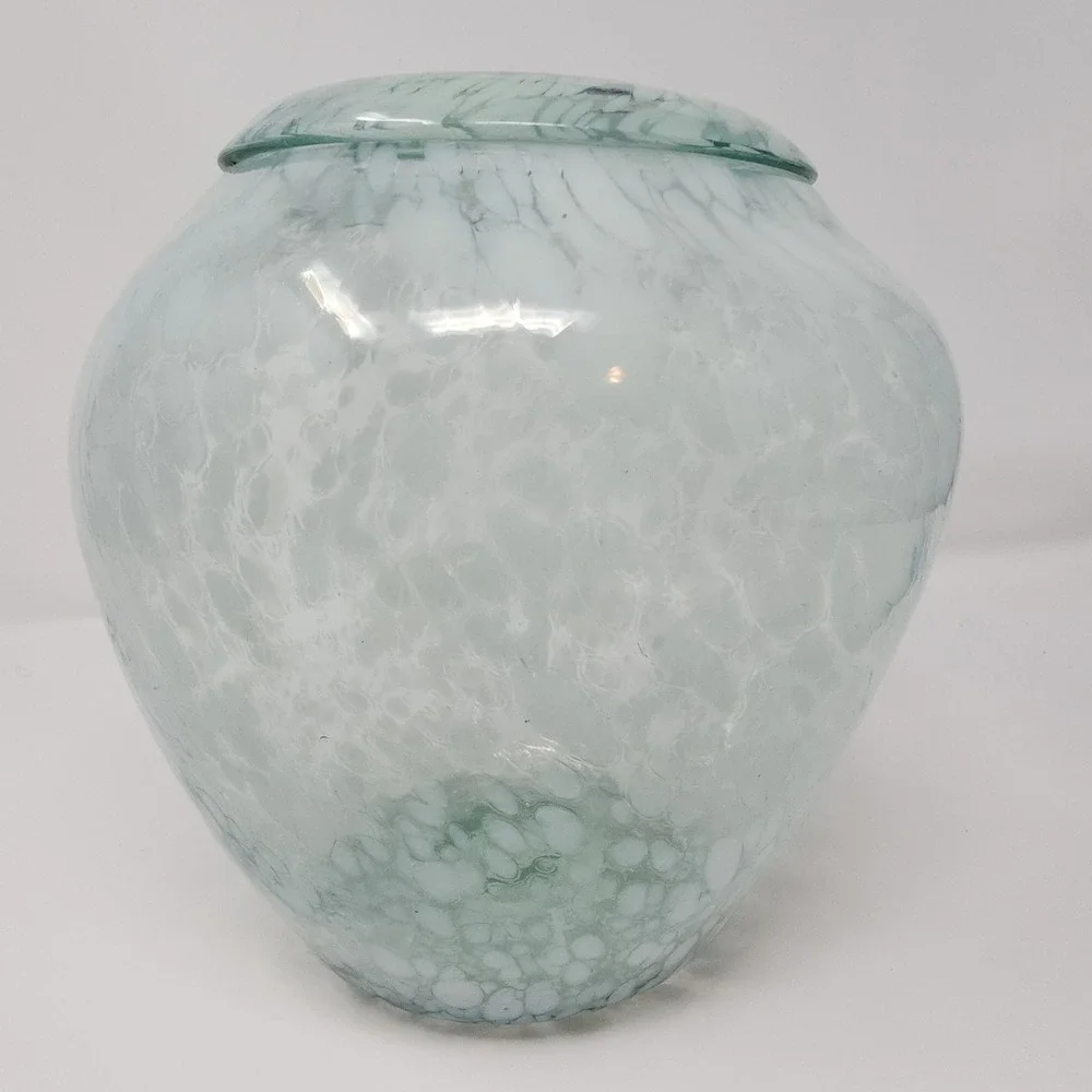 Unbranded glass confetti